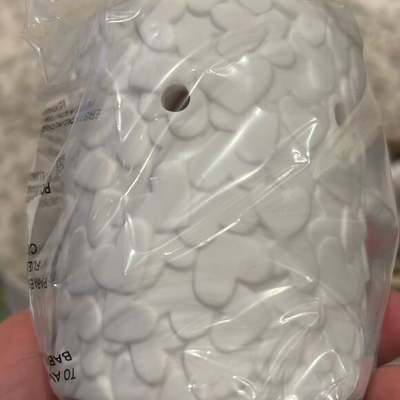 New in Box Scentsy Share your Heart  Plug In Wall Warmer 3d heart - Picture 5 of 5